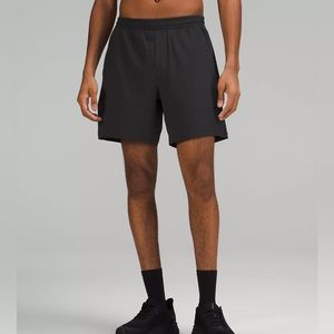 Men’s Lululemon athletic shorts size S black with gray accent/striation